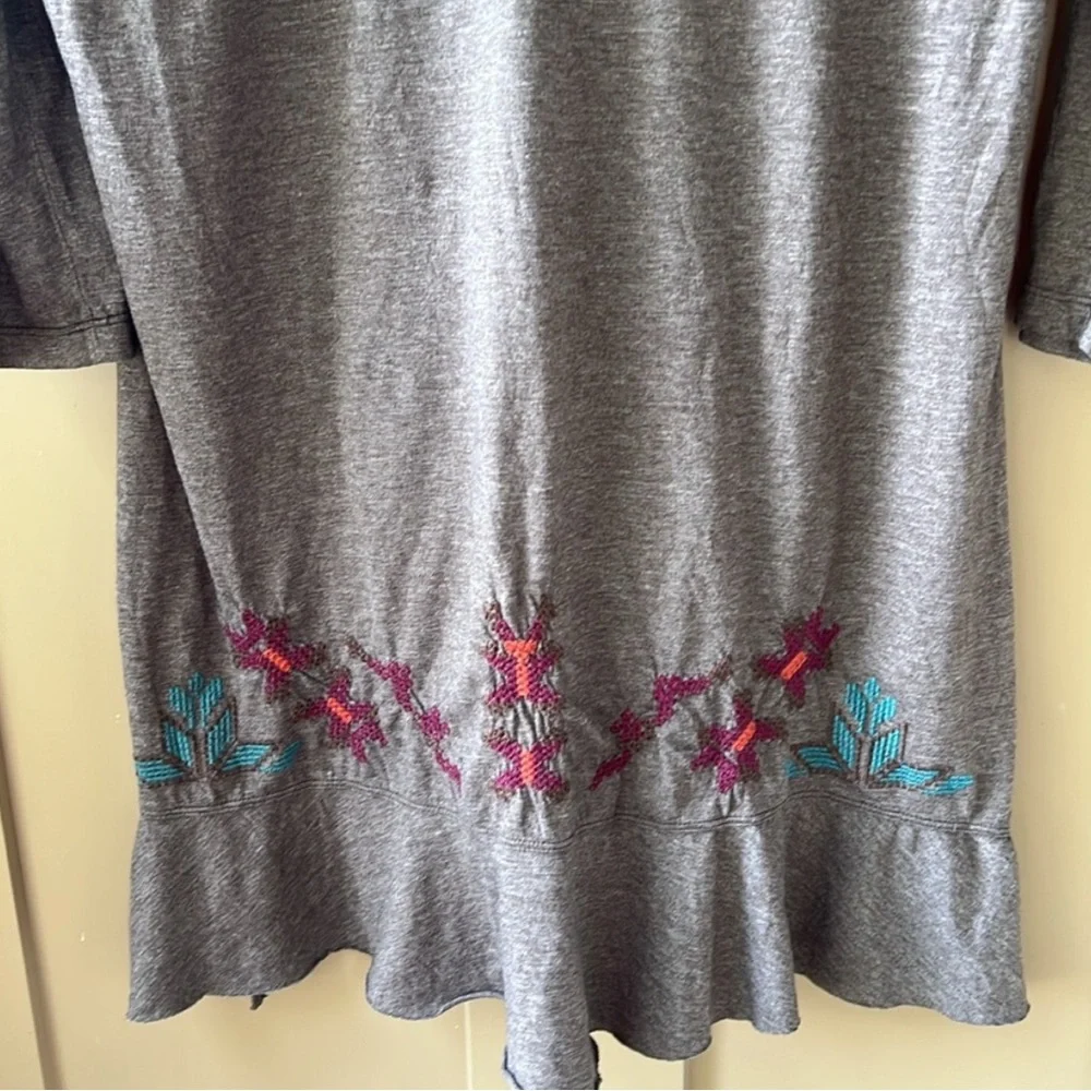 012JW // Johnny Was Los Angeles Cotton Blend Embroidered Step Hem Tunic // L - Picture 7 of 10